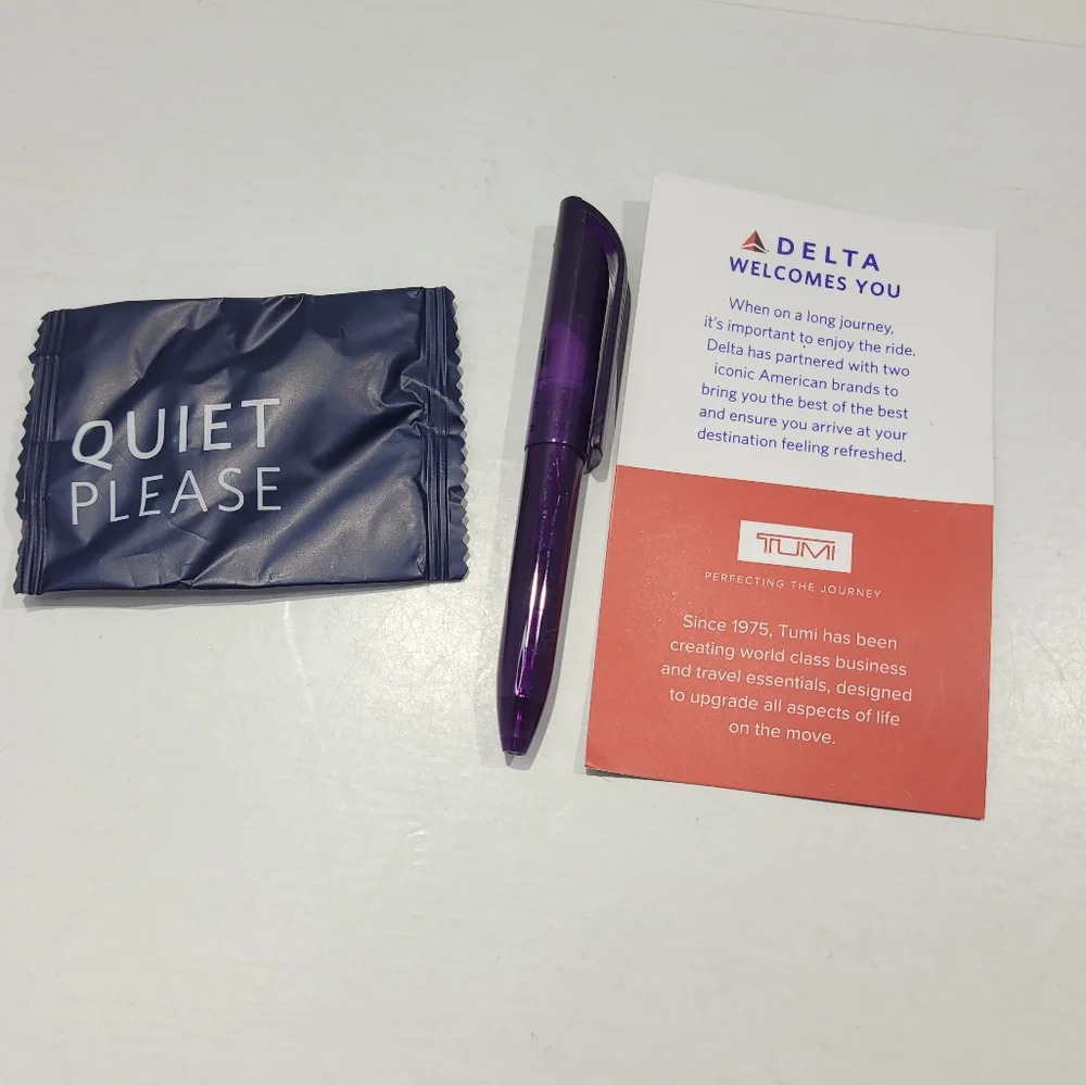 TUMU DELTA ONE AMENITY COSMETIC POUCH SILVER